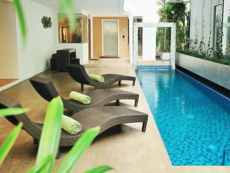 Aiyara Palace Pattaya Exterior foto The swimming pool at the hotel